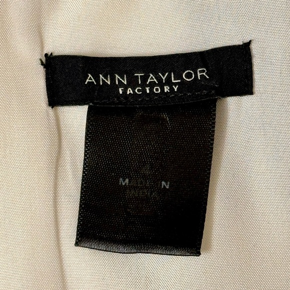 Ann Taylor Floral V-Neck
Sleeveless Midi Dress Size 4 - Picture 5 of 5